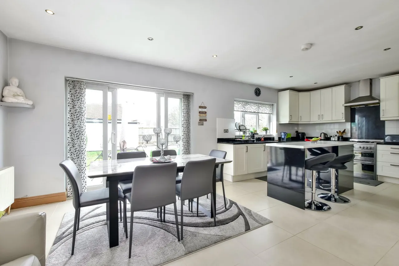 Woodford Crescent, Pinner, Greater London, HA5 3TZ, photo 4