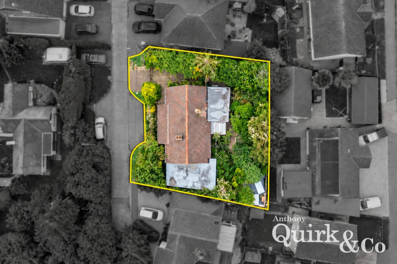 5 bed house for sale, Woodville Road, Canvey Island, SS8
