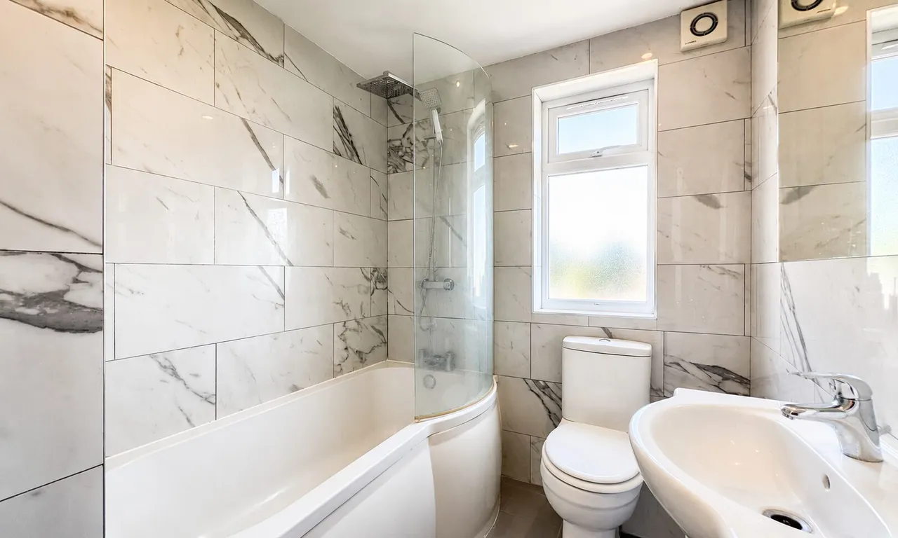 Alexandra Road, London, NW4, photo 5