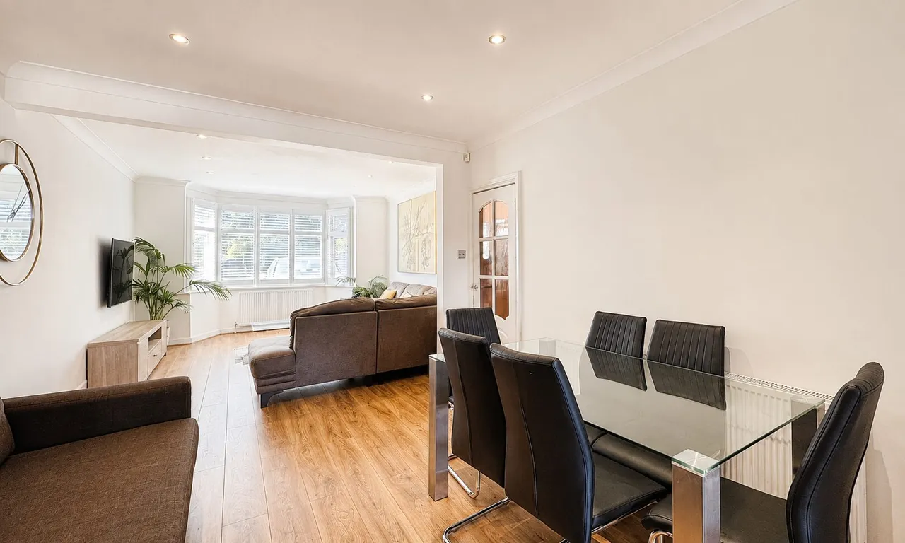 Alexandra Road, London, NW4, photo 8