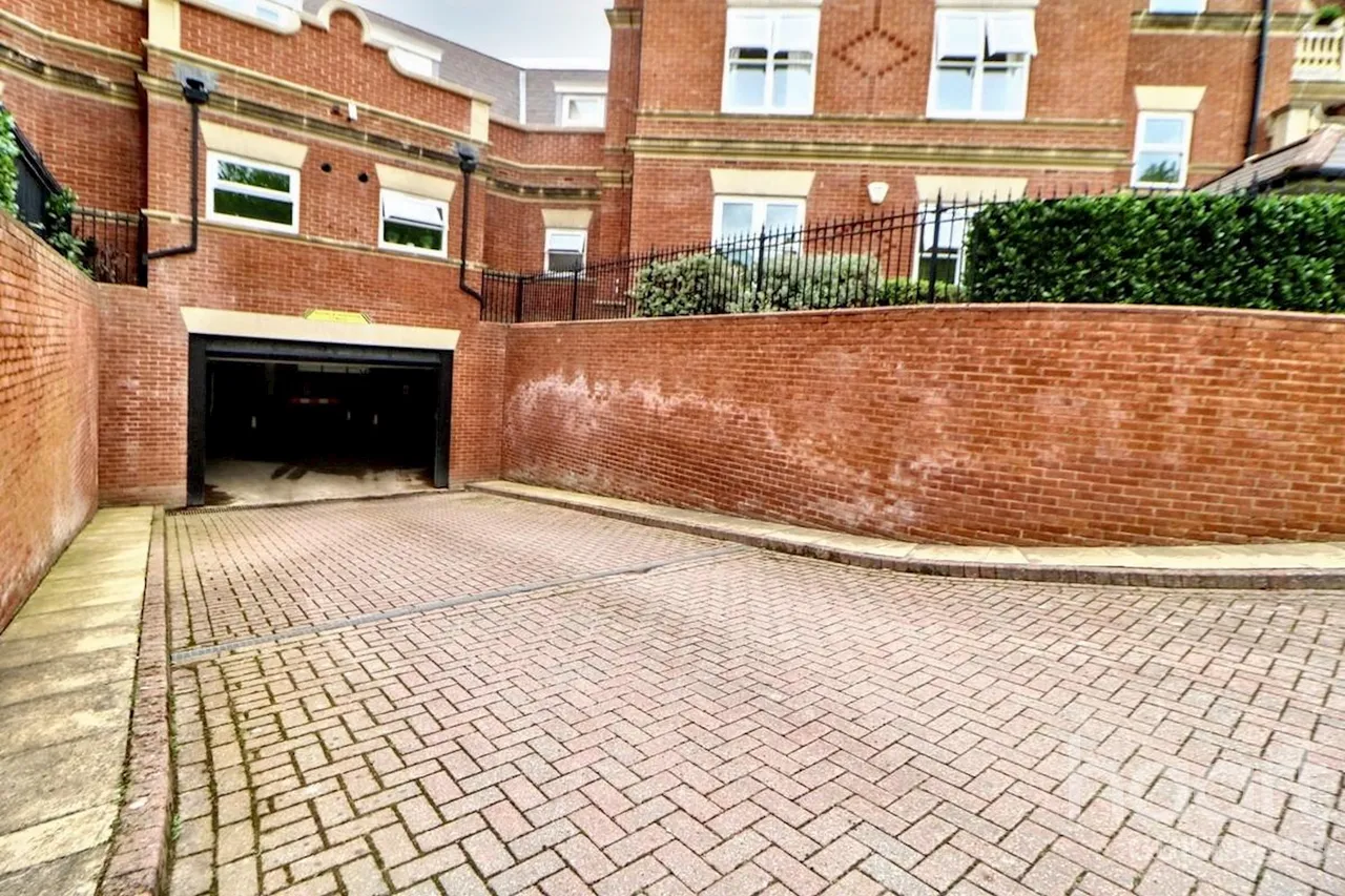 Franklin Court, Godalming, GU8, photo 11