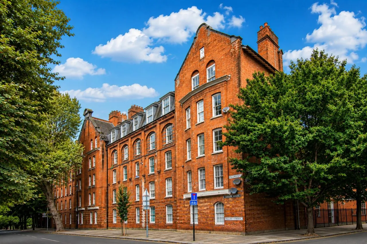 3 bed flat for sale, Palissy Street, Shoreditch, E2