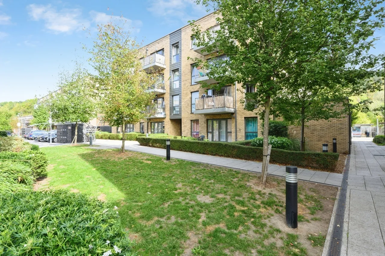 2 bed flat for sale, Old Barn Lane, Kenley, CR8