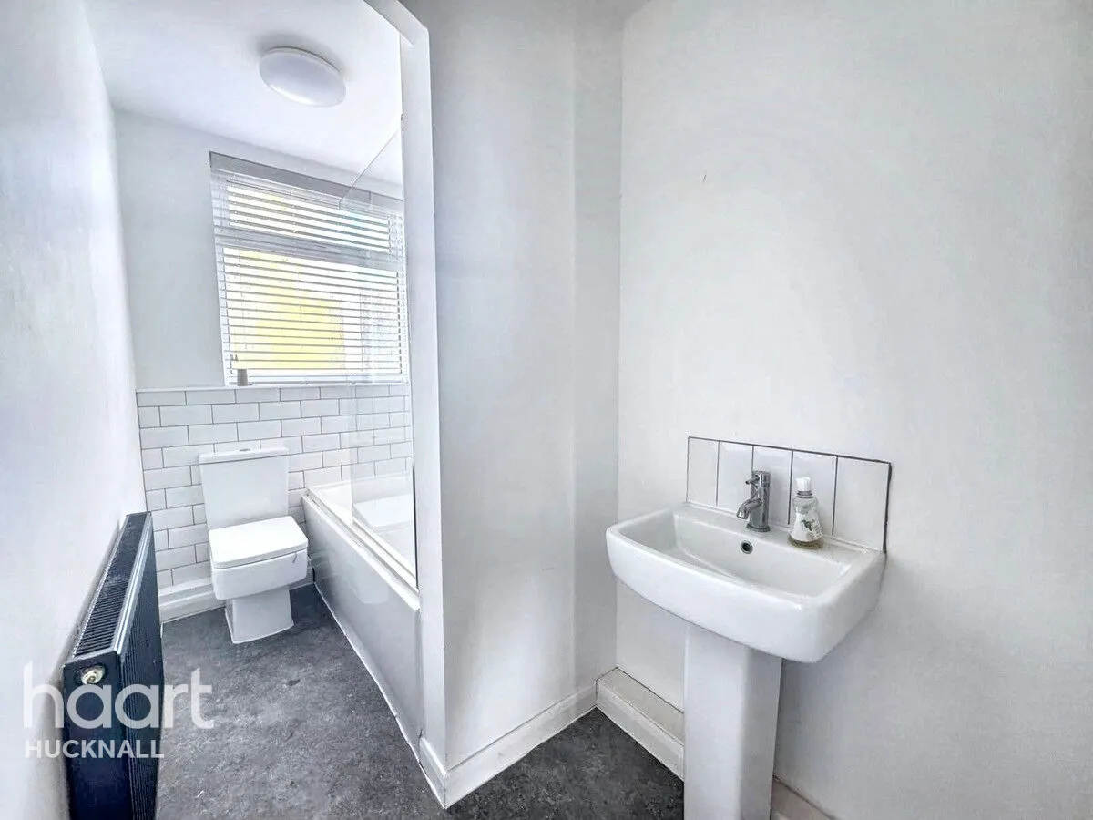 Main Street, Nottingham, NG16, photo 10