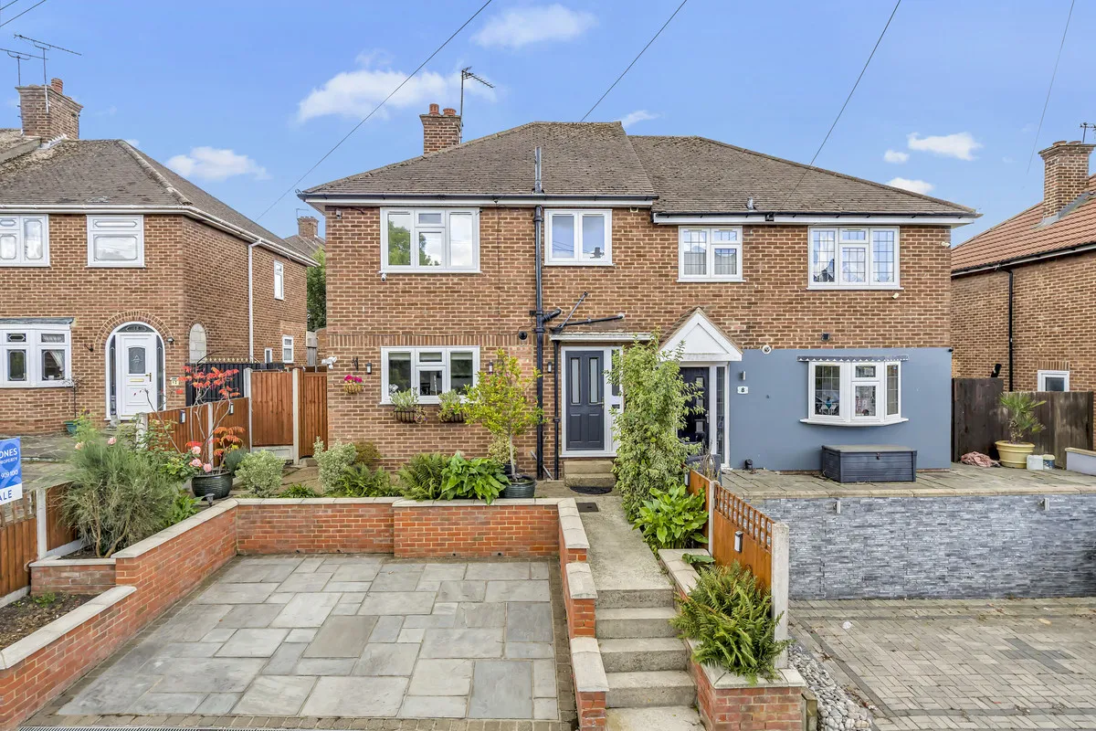 3 bed house for sale, St. Johns Road, Romford, RM5