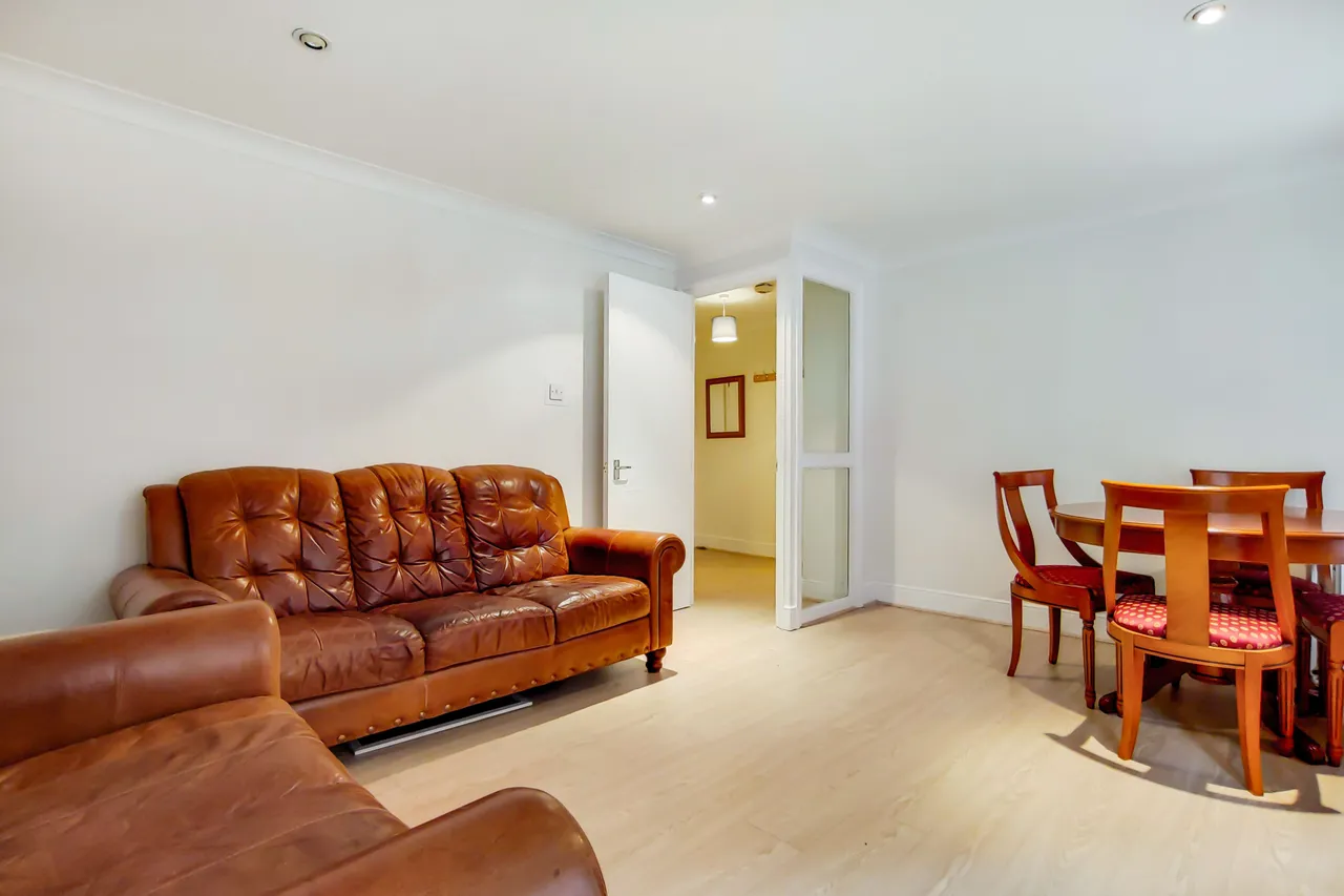 Flat 3, The Cobalt Building, 10-15 Bridgewater Square, London, photo 5