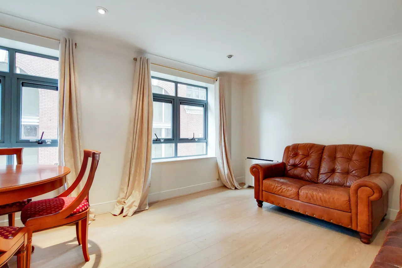 Flat 3, The Cobalt Building, 10-15 Bridgewater Square, London, photo 4