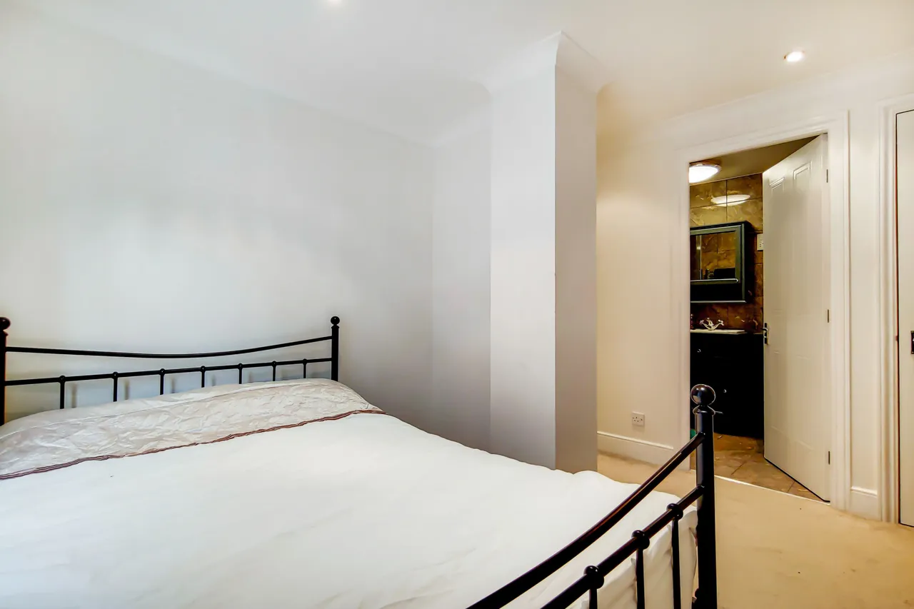 Flat 3, The Cobalt Building, 10-15 Bridgewater Square, London, photo 10