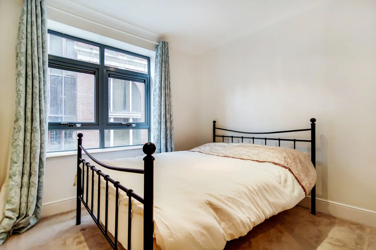 Flat 3, The Cobalt Building, 10-15 Bridgewater Square, London, photo 9