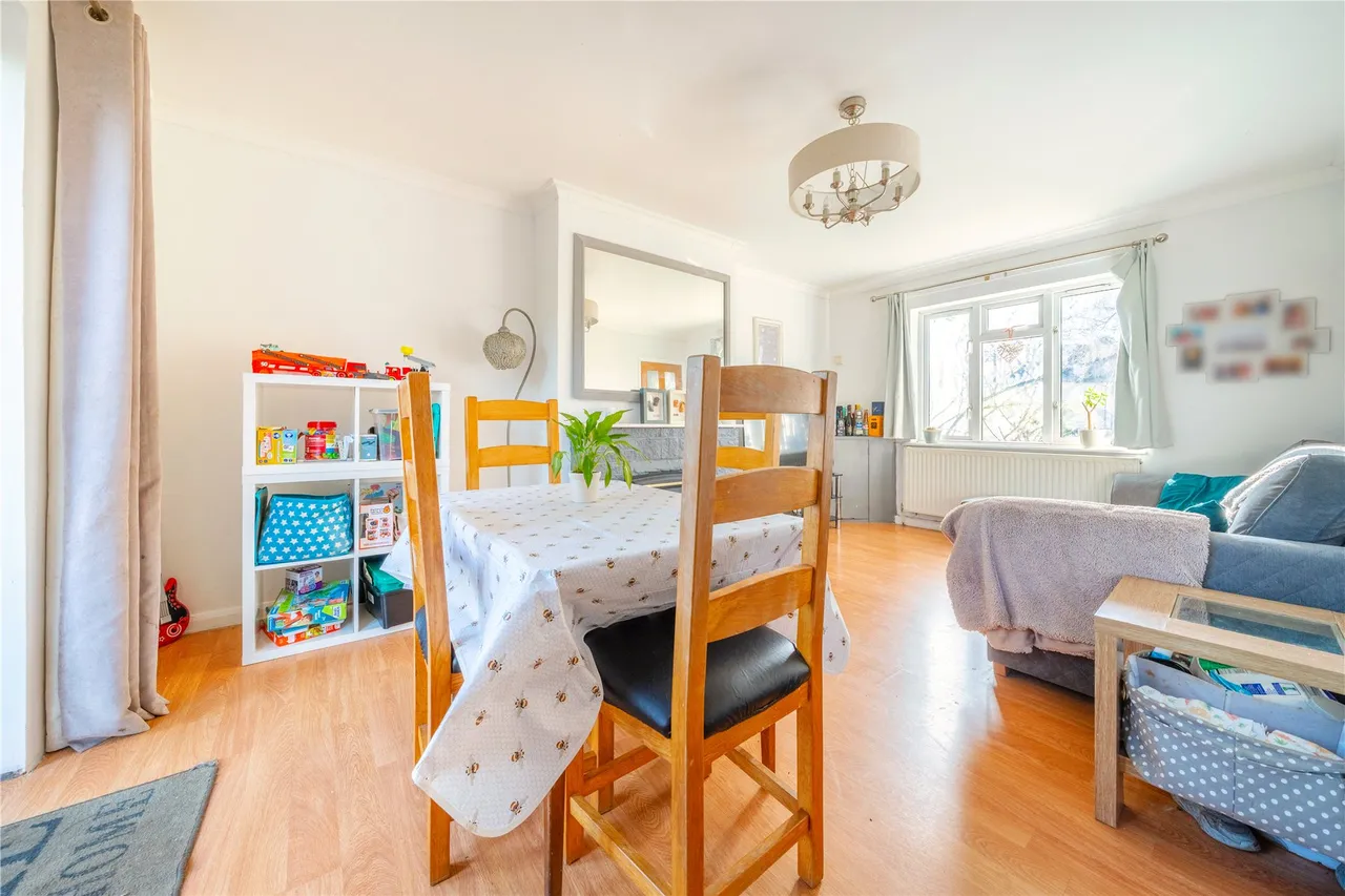Prairie Road, Addlestone, KT15, photo 3