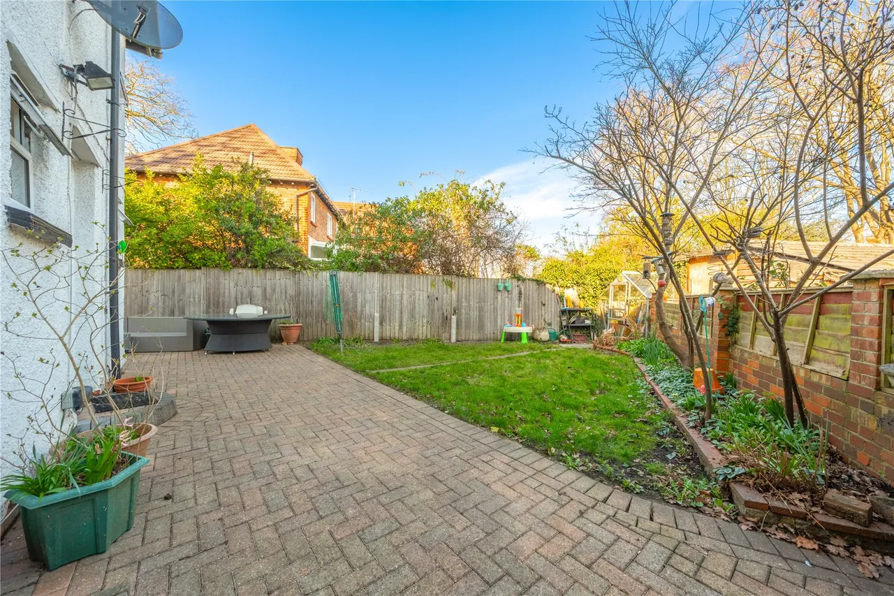 Prairie Road, Addlestone, KT15, photo 14