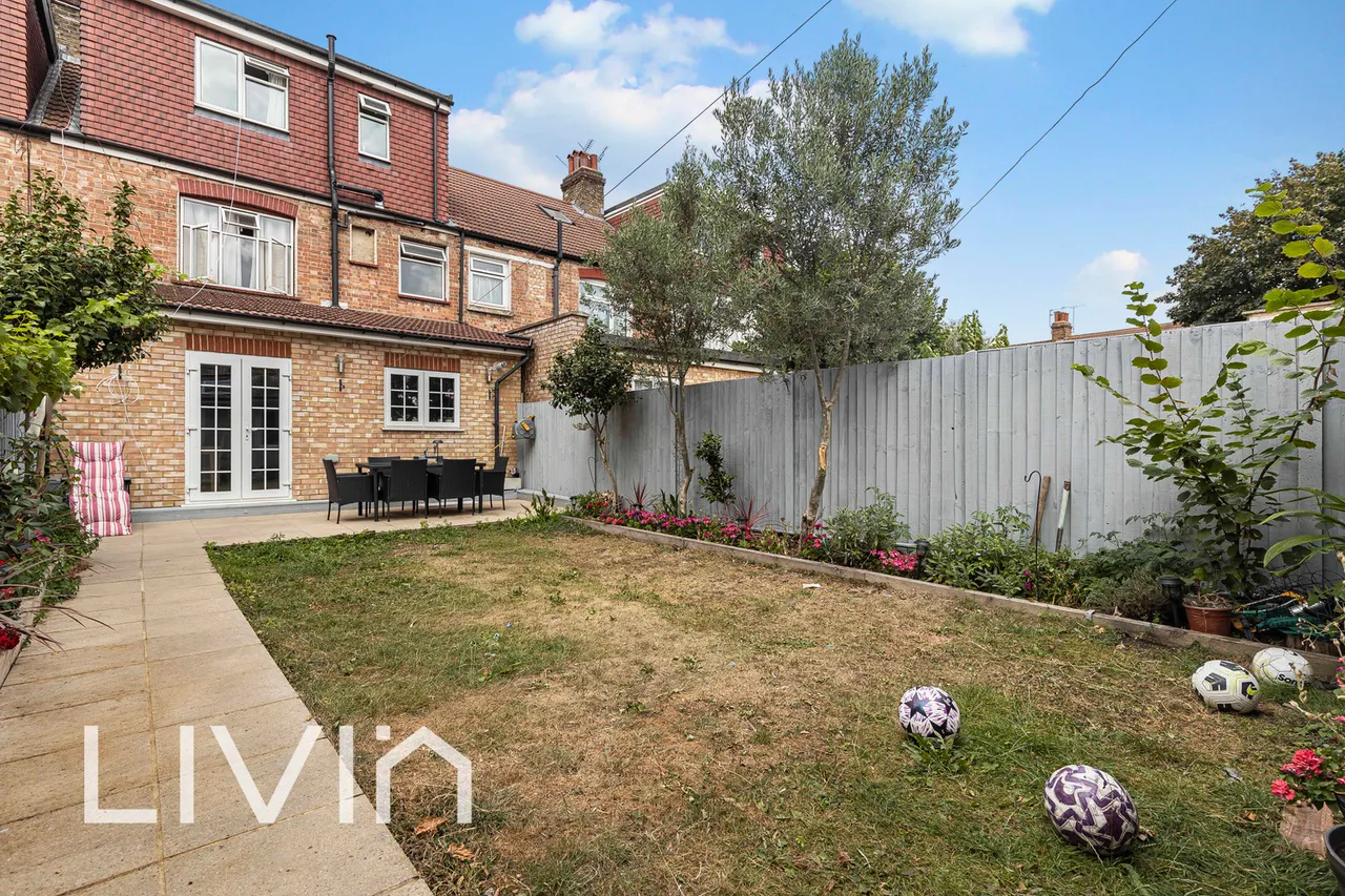 Hereward Gardens, London, N13, photo 15