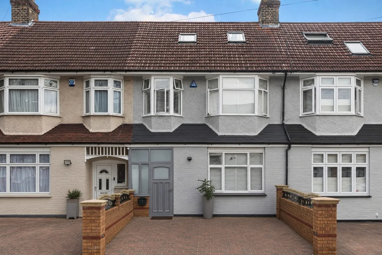 5 bed house for sale, Hereward Gardens, London, N13