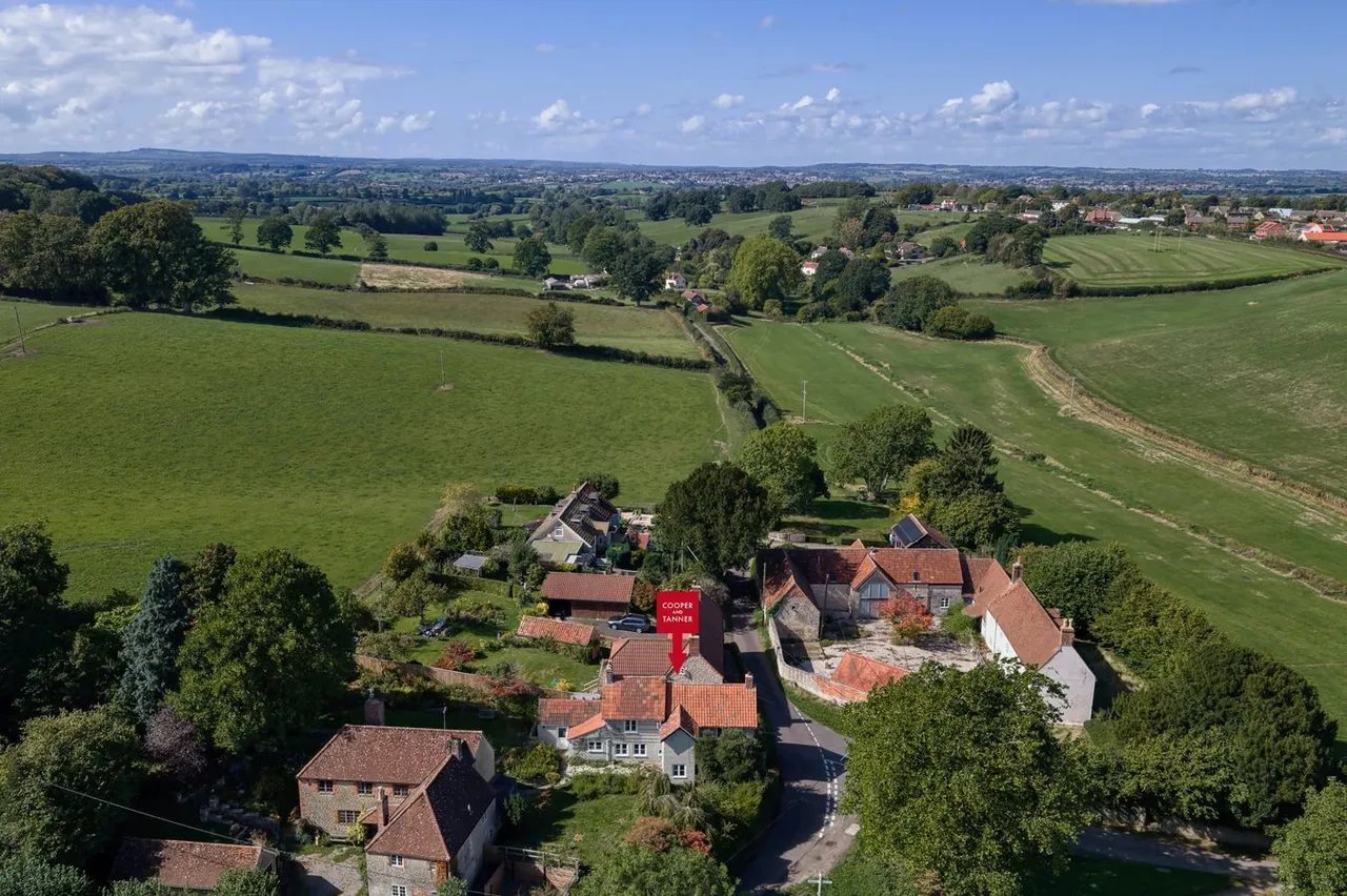 Temple, Corsley, BA12, photo 23
