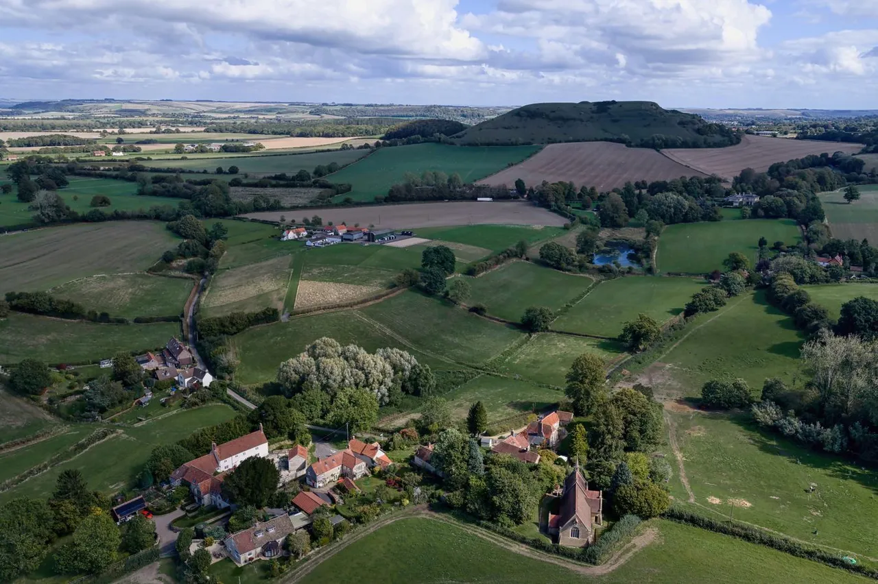 Temple, Corsley, BA12, photo 2