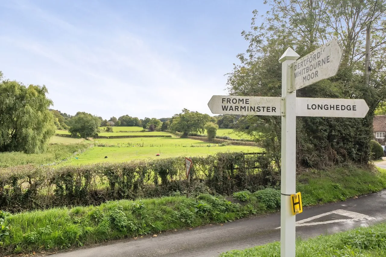 Temple, Corsley, BA12, photo 17