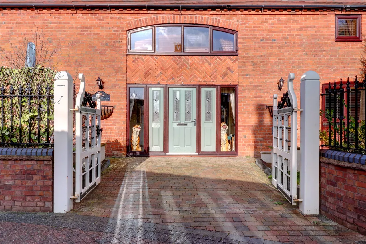 Old Birmingham Road, Marlbrook, Bromsgrove, Worcestershire, B60 1NU, photo 4