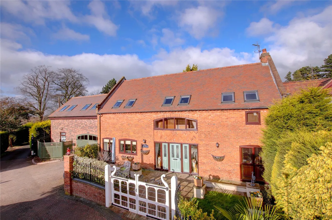 3 bed house for sale — Old Birmingham Road, Marlbrook, Bromsgrove, Worcestershire, B60 1NU