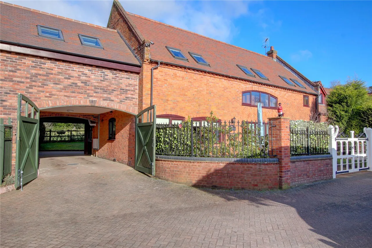 Old Birmingham Road, Marlbrook, Bromsgrove, Worcestershire, B60 1NU, photo 9