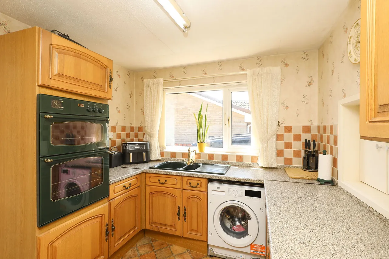 Hayes Drive, Halfway, S20, photo 3