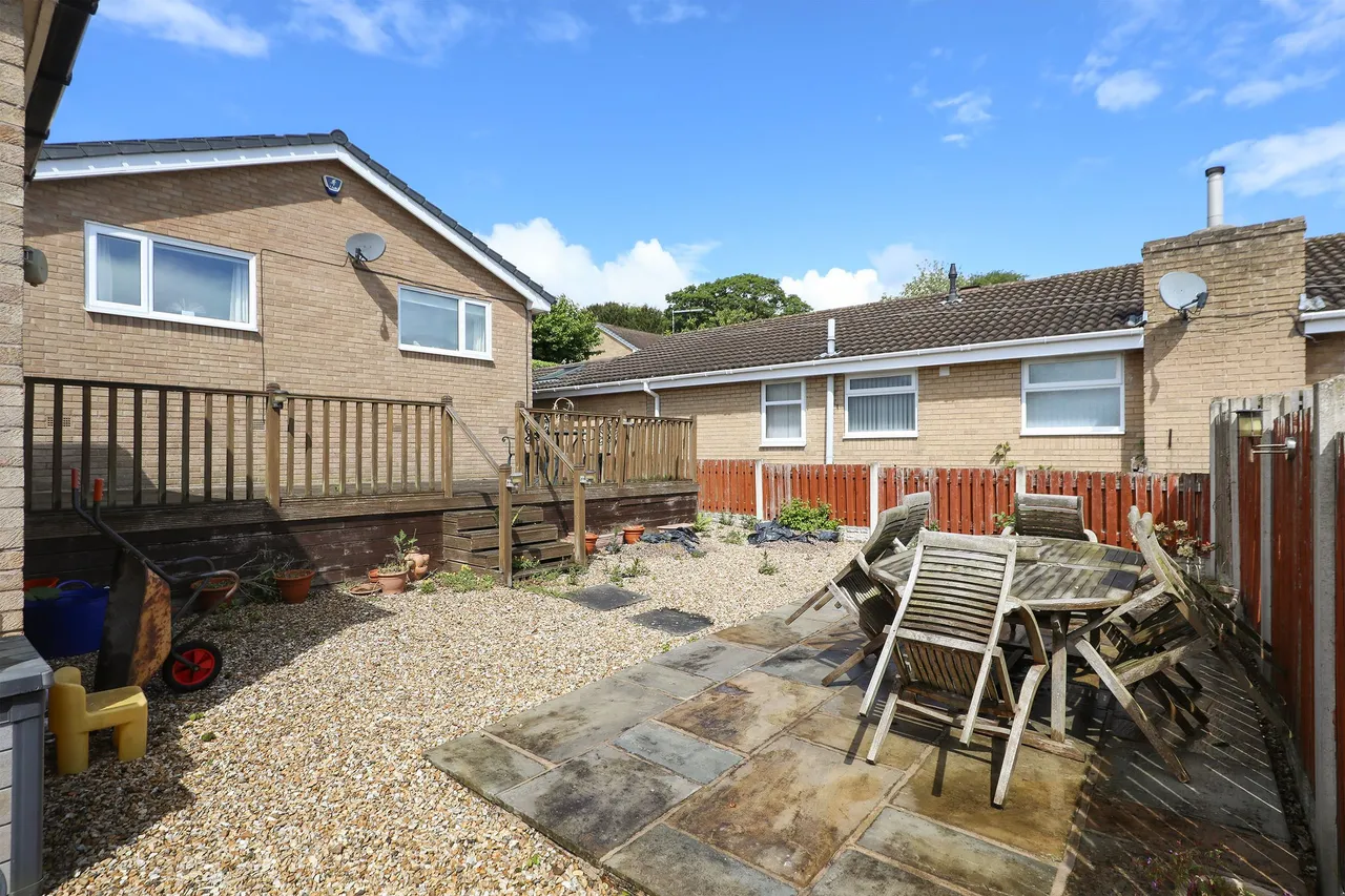 Hayes Drive, Halfway, S20, photo 17