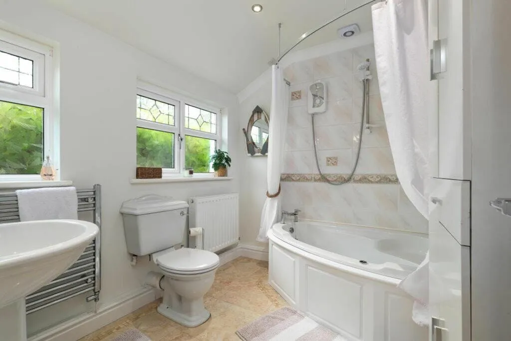 Amroth Road, Llanteg, SA67, photo 17
