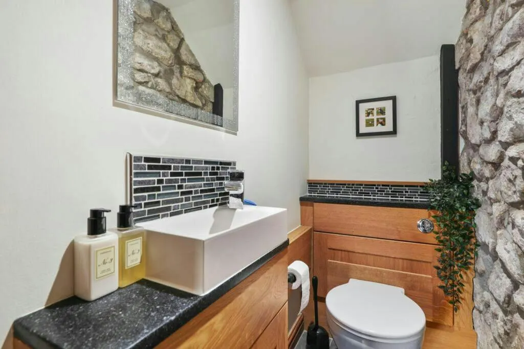 Amroth Road, Llanteg, SA67, photo 18