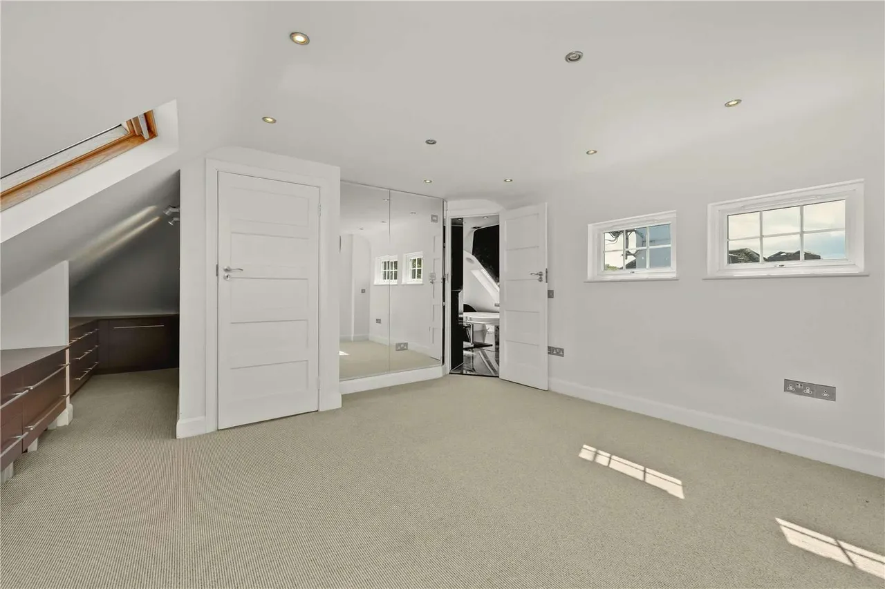 Hinchley Drive, Esher, Surrey, KT10 0BZ, photo 7
