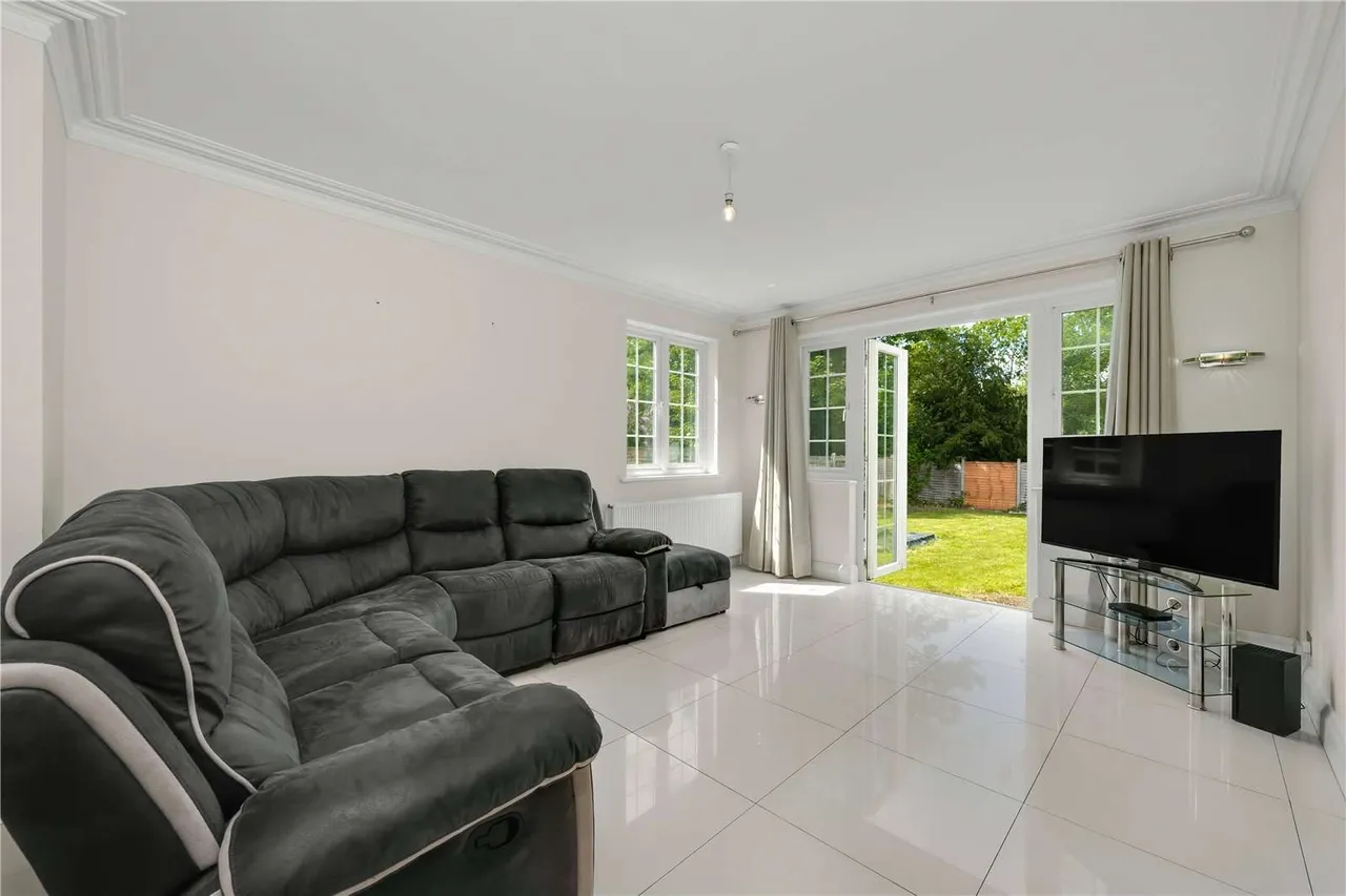Hinchley Drive, Esher, Surrey, KT10 0BZ, photo 6