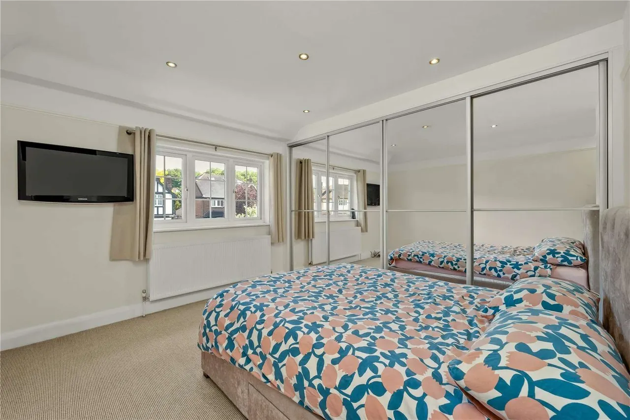 Hinchley Drive, Esher, Surrey, KT10 0BZ, photo 4