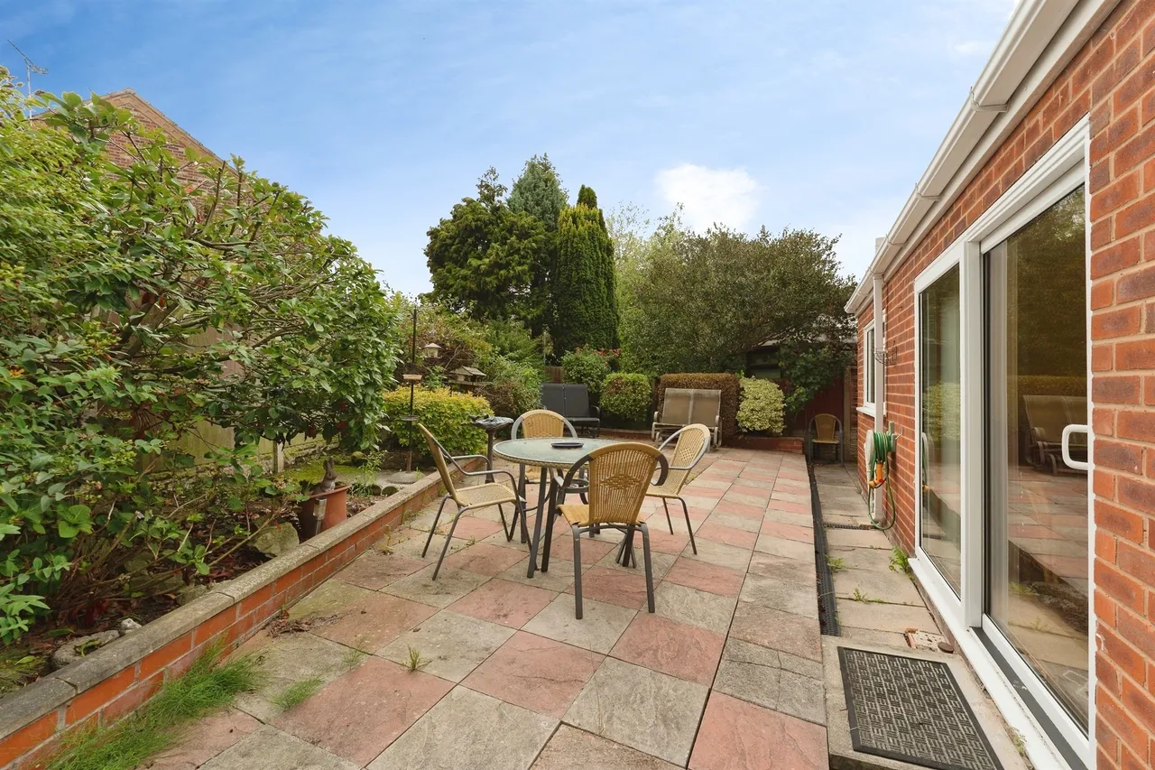 Vale Gardens, Whitby, CH65, photo 17