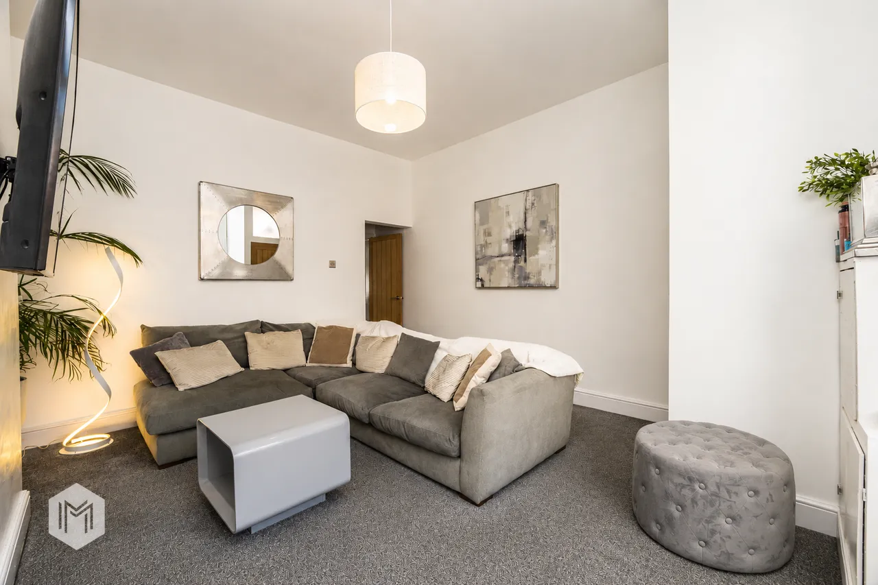 Cornall Street, Bury, BL8 1RZ, photo 2