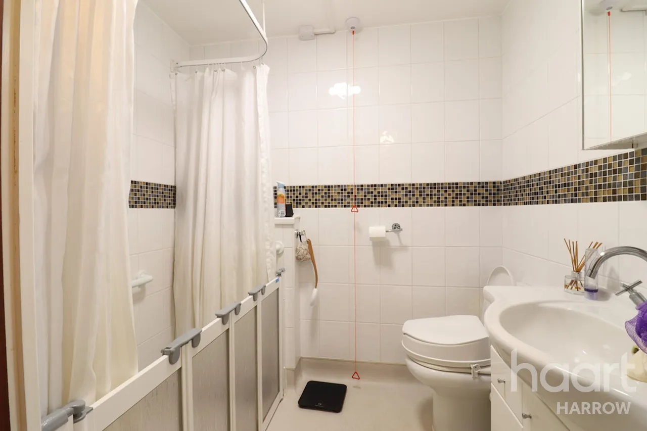 Oakdene Close, Pinner, HA5, photo 6