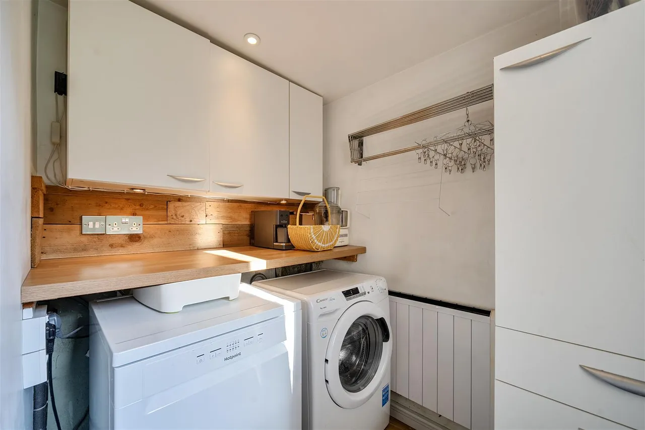 Chisenbury Court, East Chisenbury, SN9, photo 12
