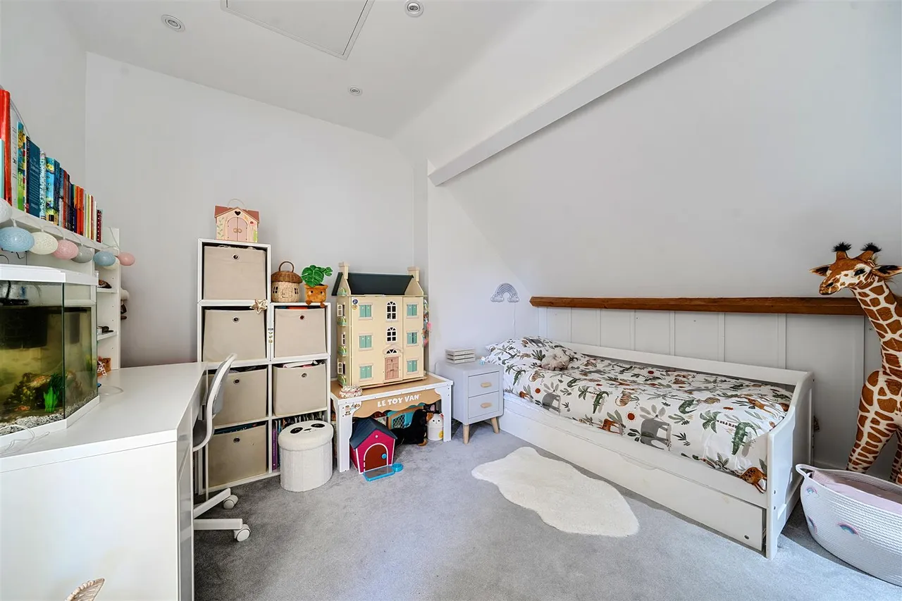 Chisenbury Court, East Chisenbury, SN9, photo 10