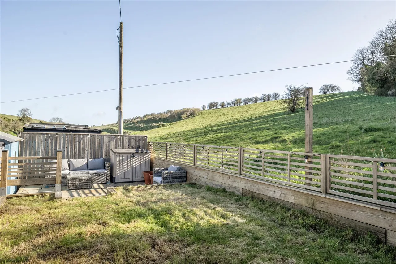 Chisenbury Court, East Chisenbury, SN9, photo 4
