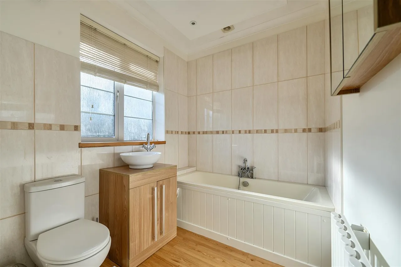 Chisenbury Court, East Chisenbury, SN9, photo 14