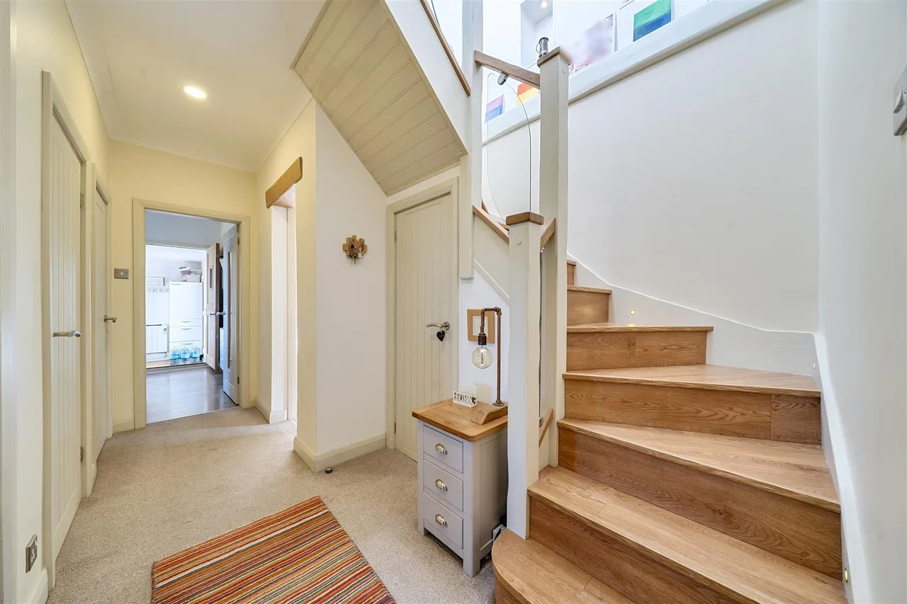 Chisenbury Court, East Chisenbury, SN9, photo 9