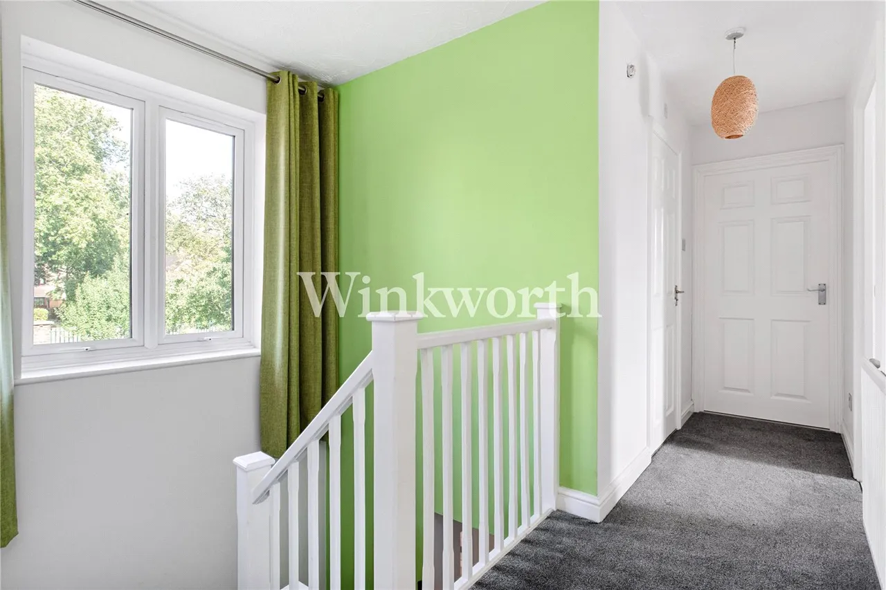 Castleview Close, London, N4, photo 6
