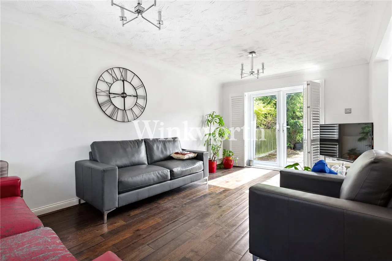3 bed house for sale — Castleview Close, London, N4