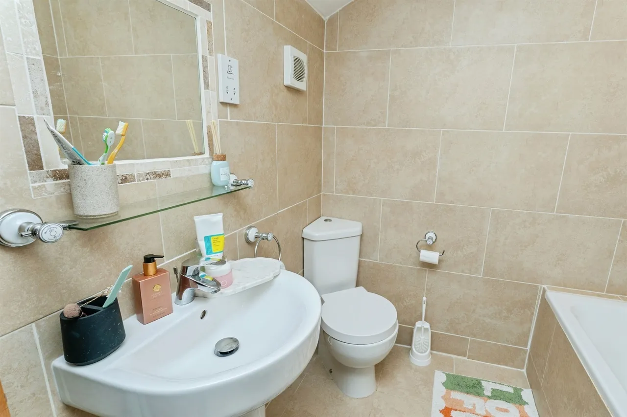 High Street, Farndon, CH3, photo 14
