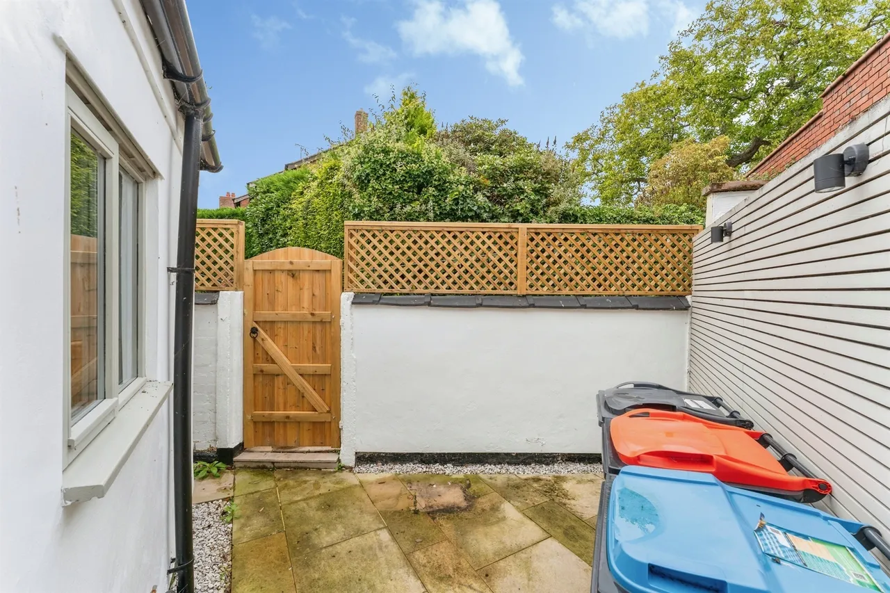 High Street, Farndon, CH3, photo 15