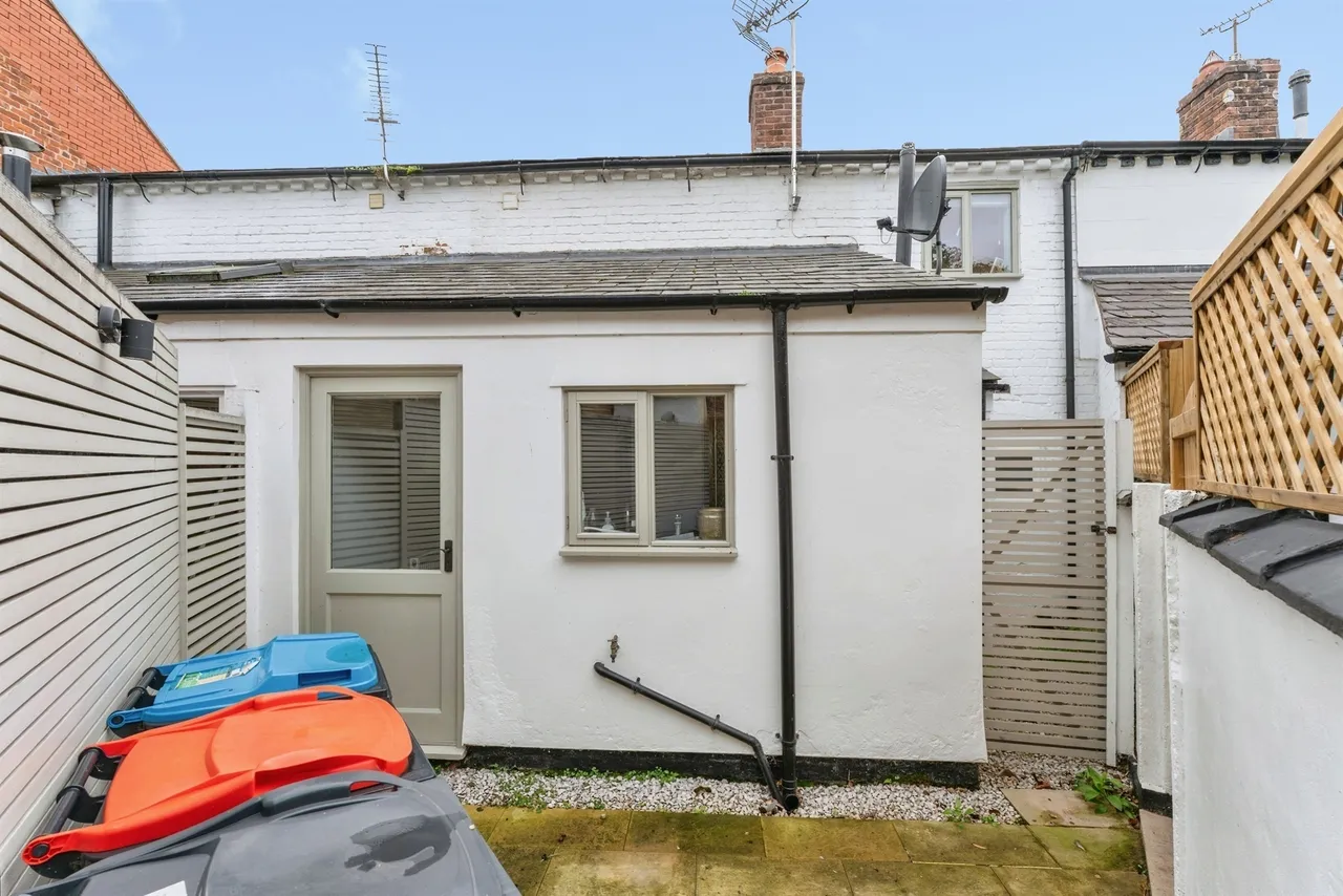High Street, Farndon, CH3, photo 16