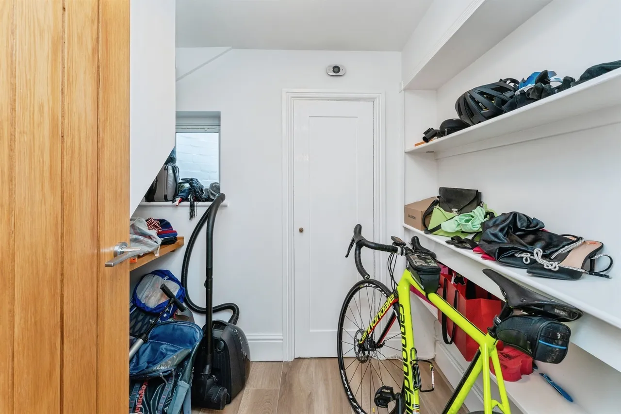 High Street, Farndon, CH3, photo 8