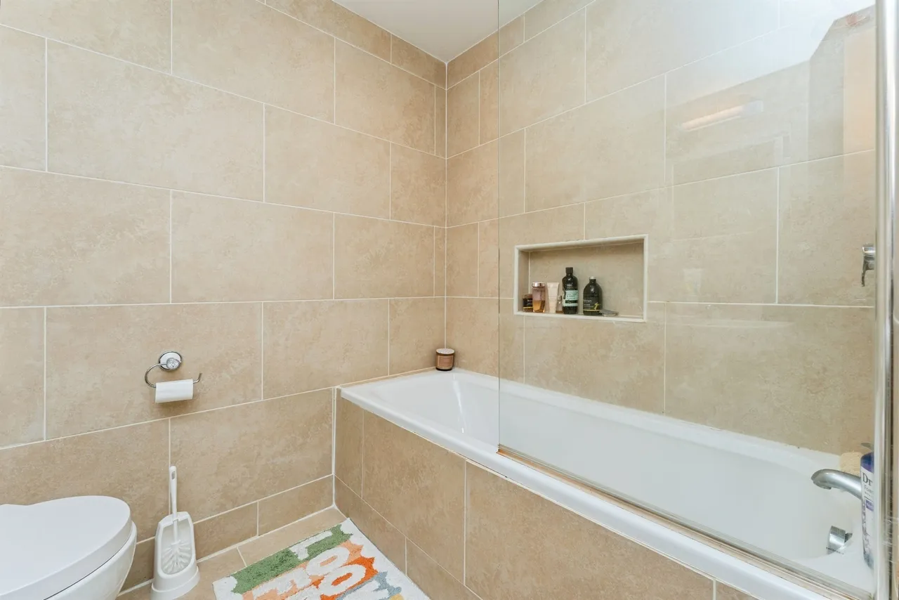 High Street, Farndon, CH3, photo 13