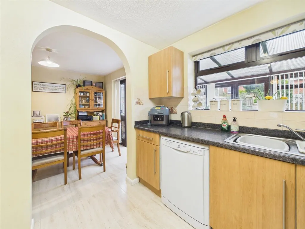 Damon Close, Peacehaven, BN10, photo 3