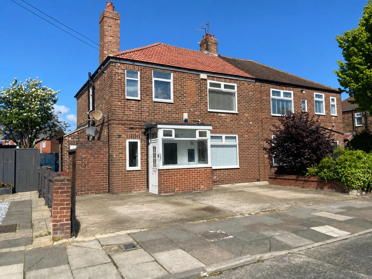 2 bed flat to rent — Closefield Grove, Whitley Bay