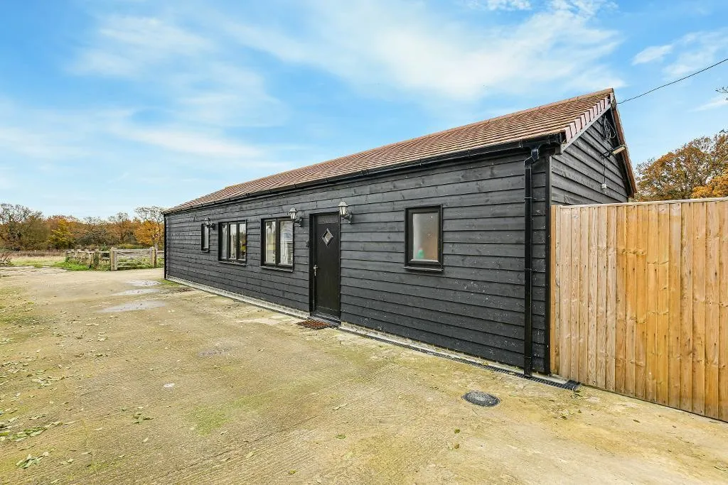 2 bed house to rent, Crowhurst Road, Lingfield