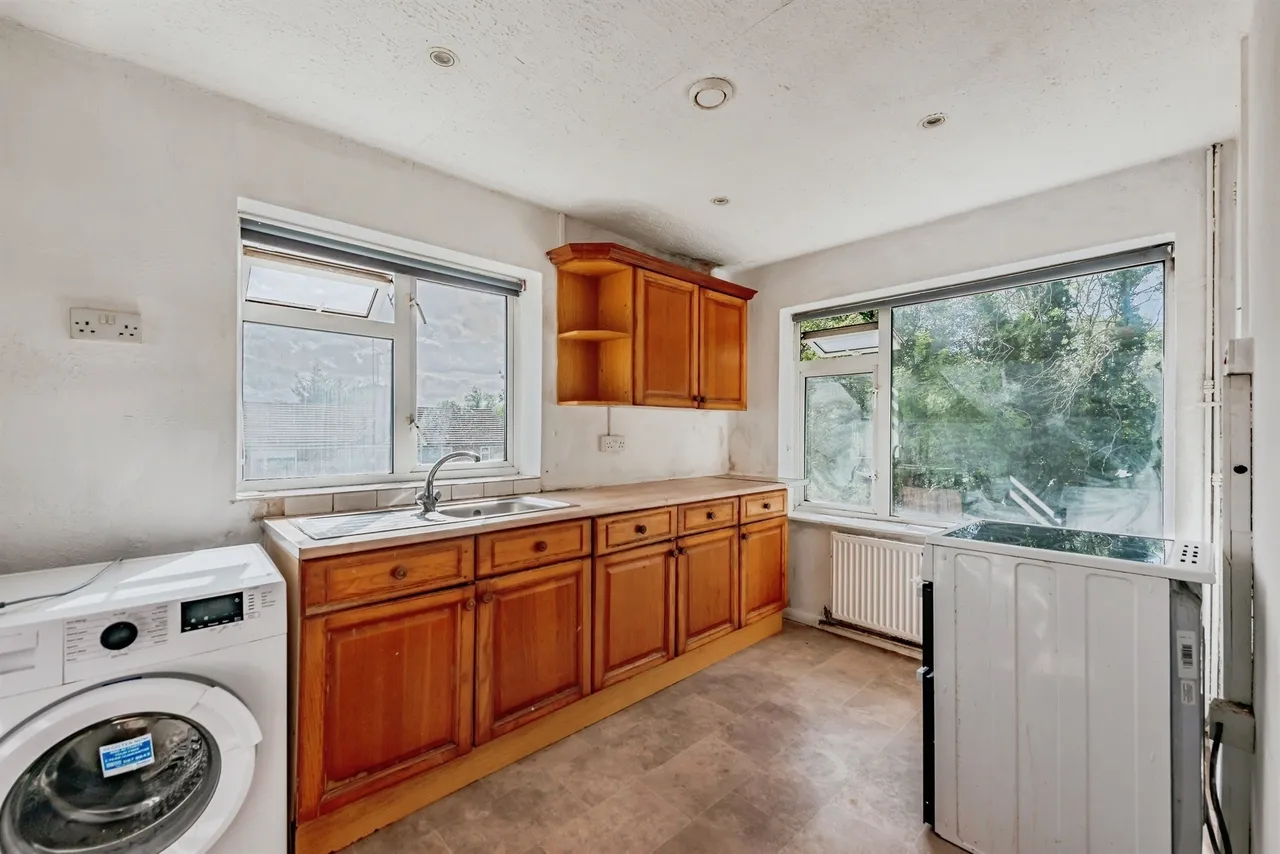 Copsleigh Close, Salfords, Redhill, photo 4