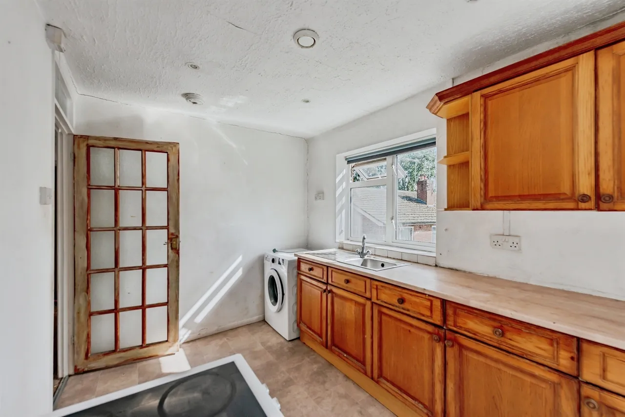 Copsleigh Close, Salfords, Redhill, photo 5